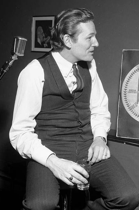 Gordon Lightfoot at Apex Records luncheon, c. 1965