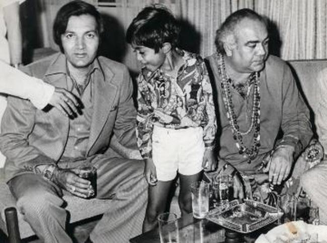 Prem Chopra (left) as seen sitting alongside Premnath Malhotra in 1974