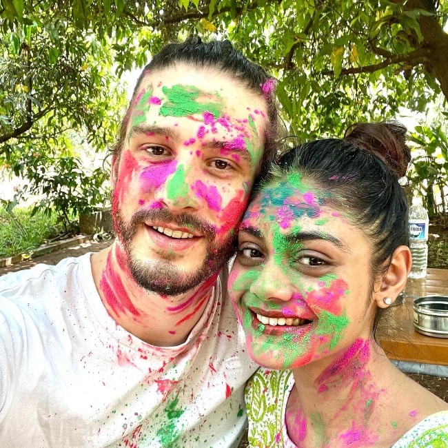 Michael Blohm-Pape smiling in a Holi picture with Sreejita De in March 2021