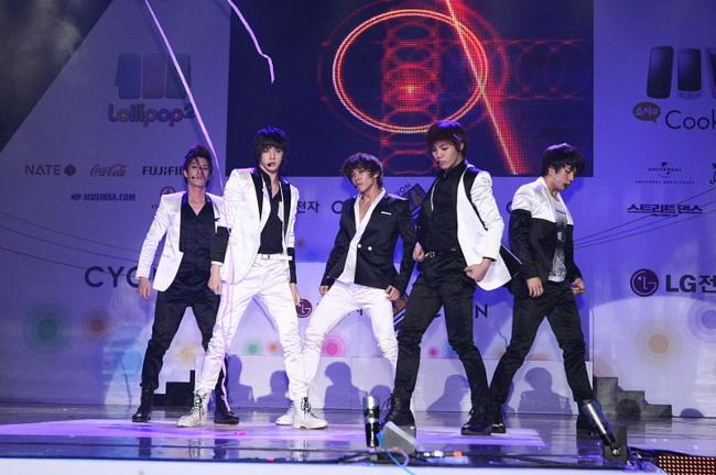 (From left to right) Seungho, Thunder, Joon, Mir, and G.O as seen performing in 2010
