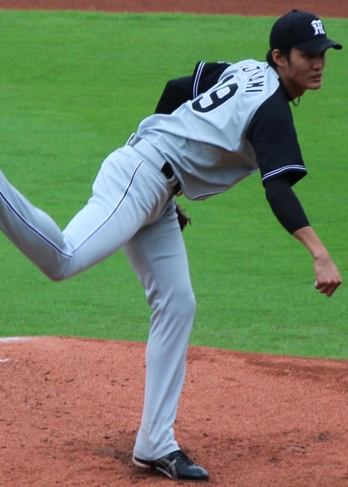 Shintaro Fujinami as seen while playing with the Hanshin Tigers in 2016