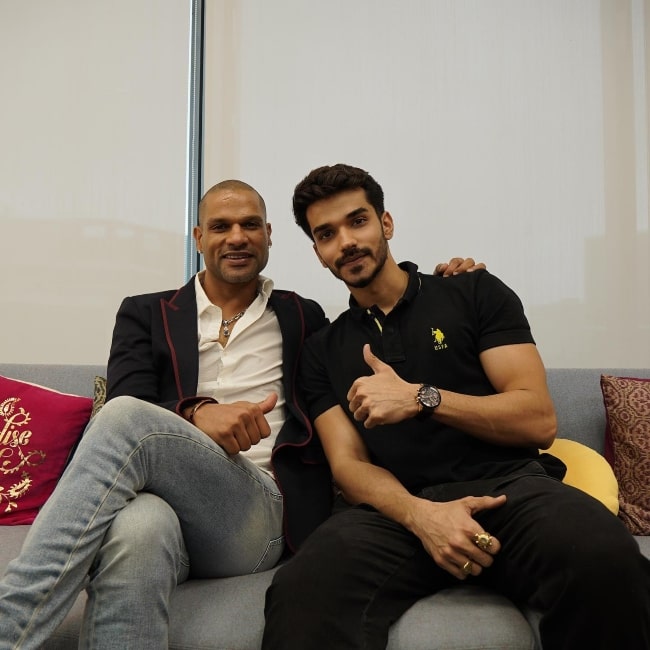 Snax Gaming as seen in a selfie with cricketer Shikhar Dhawan that was taken in July 2023