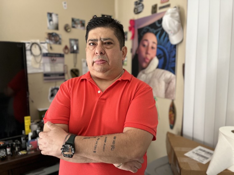 Baldo Basaldua, el padre de la soldado Ana Basaldua, asegura no estar satisfecho con la investigación que el Ejército realizó sobre la muerte de su hija en Fort Cavazos, Texas. Él quiere saber qué paso en las horas inmediatas a la muerte de la joven, el 12 de marzo de 2023.