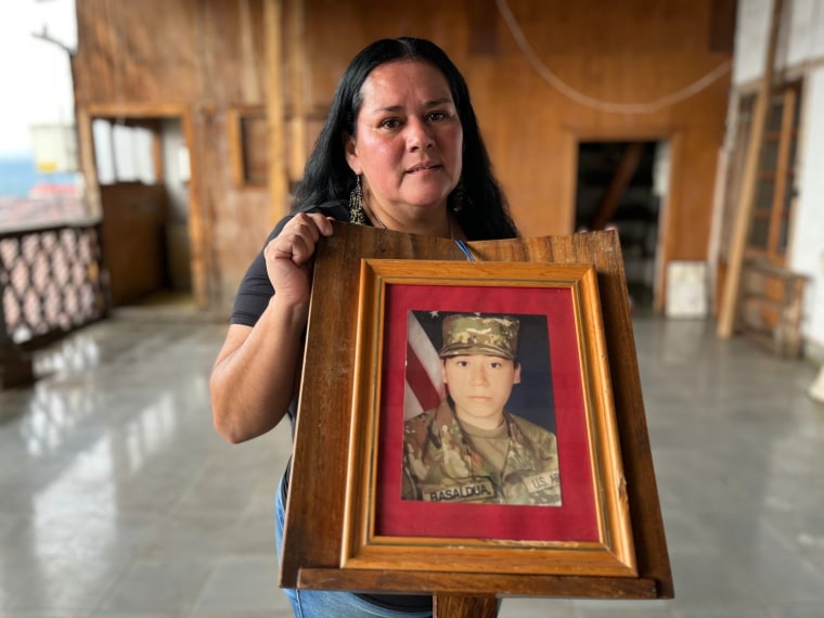 "Mi hija no se suicidó, a mi hija la suicidaron", dijo la madre de Ana Basaldua, Alejandra Ruiz Zarco, cuando fue entrevistada en Tacámbaro, Michoacán, México.