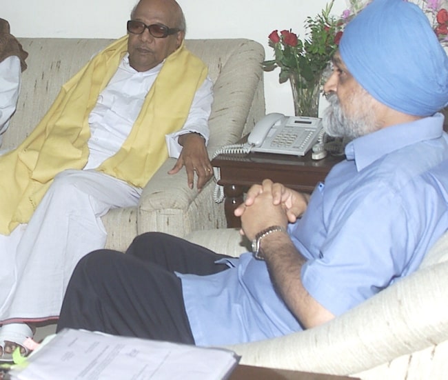 Muthuvel Karunanidhi (Left) meeting Deputy Chairman Planning Commission Shri Montek Singh Ahluwalia to finalize plan for the current financial year in New Delhi on June 6, 2006