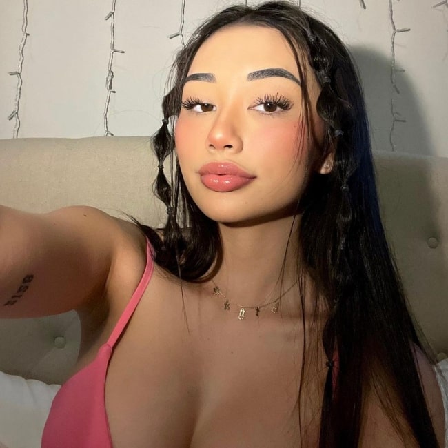 Elleriemarie as seen in a selfie that was taken in March 2022