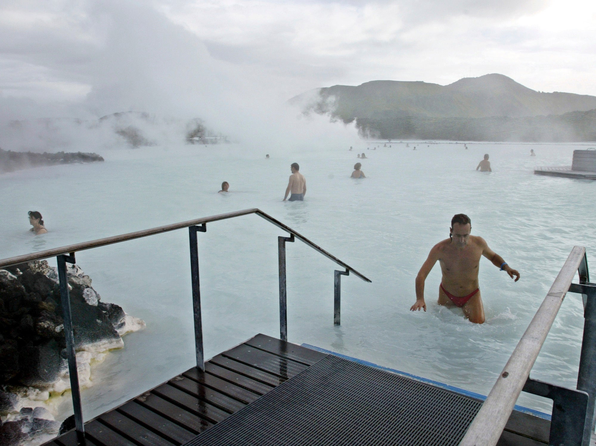 <p>The Blue Lagoon geothermal spa closed temporarily due to one of the earthquakes </p>