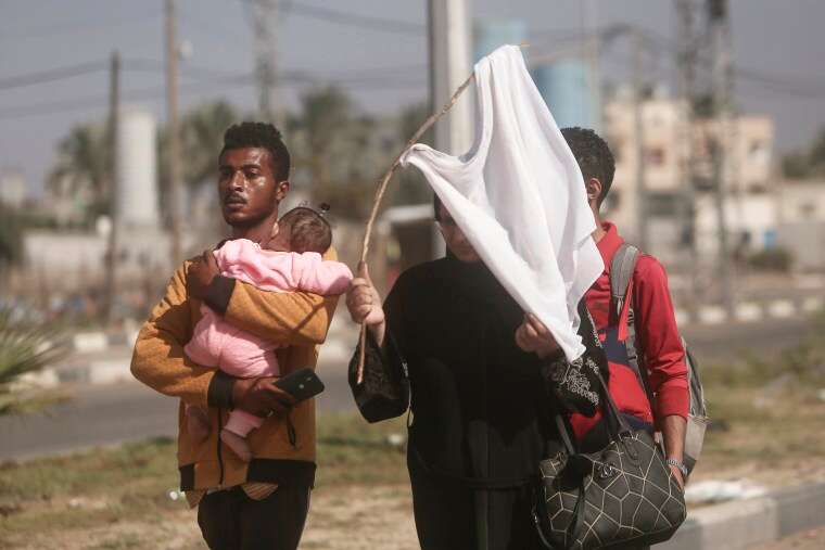 Palestinian refugees wave white flag as they flee Gaza