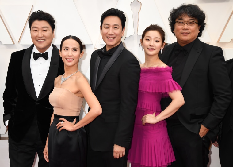 Lee, center, and director Bong Joon-ho, right, with cast members of “Parasite” at the Academy Awards in 2020.