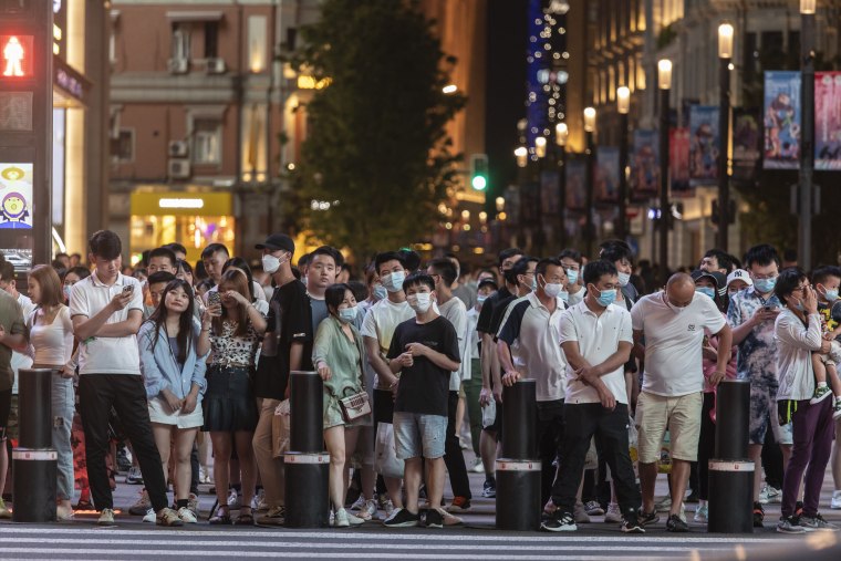 Shoppers and pedestrians in Shanghai, China