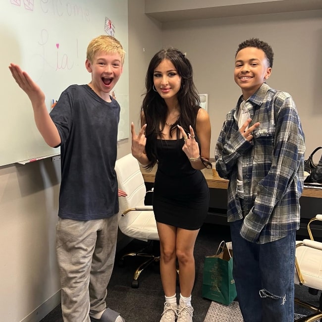 Shaun Dixon as seen in a picture with sssniperwolf and Kaido Roberts taken in September 2023