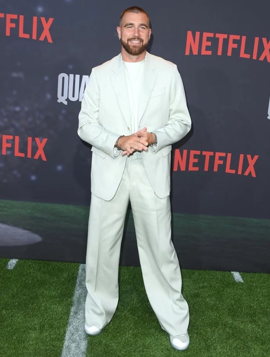 Travis Kelce Body Measurements Stats