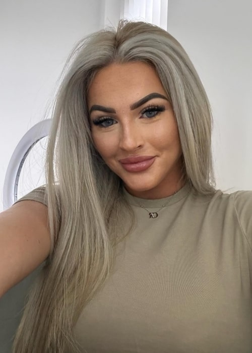 Sophie Aspin as seen in a selfie that was taken in February 2024