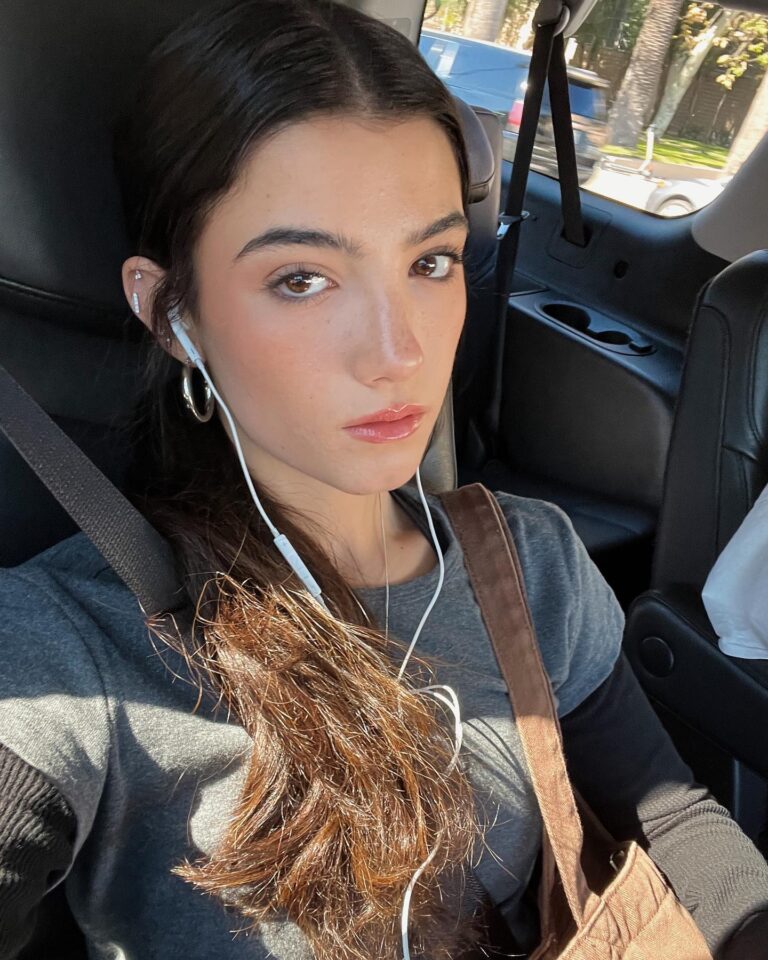 Charli D'Amelio - Biography, Height & Life Story