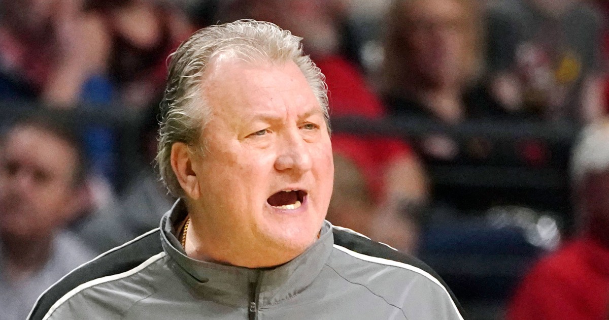West Virginia basketball coach Bob Huggins apologizes for homophobic slur 