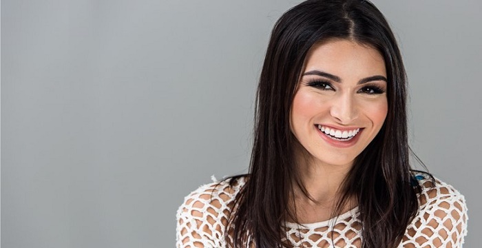 Ashley Iaconetti Bio, Early Life, Career, Net Worth and Salary