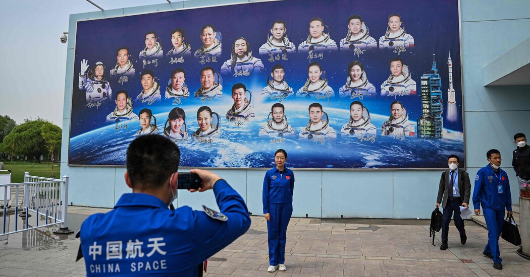 China Announces Plan to Land Astronauts on Moon by 2030