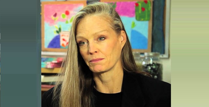 Suzy Amis Bio, Early Life, Career, Net Worth and Salary
