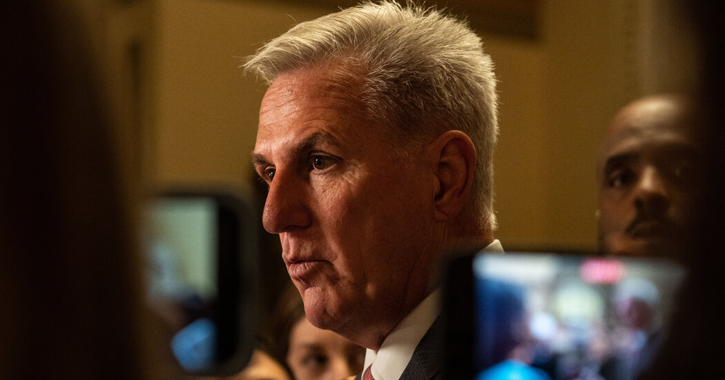 White House and G.O.P. Close In on Deal to Raise Debt Limit and Cut Spending