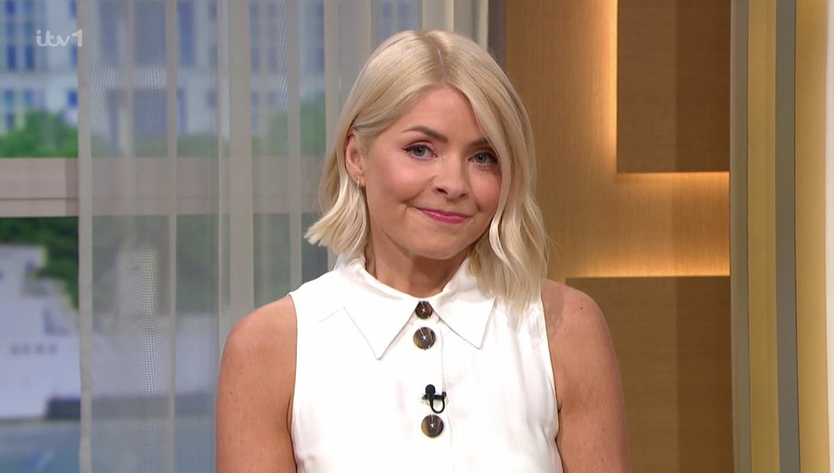 Holly Willoughby emotional as she addresses This Morning scandal - latest