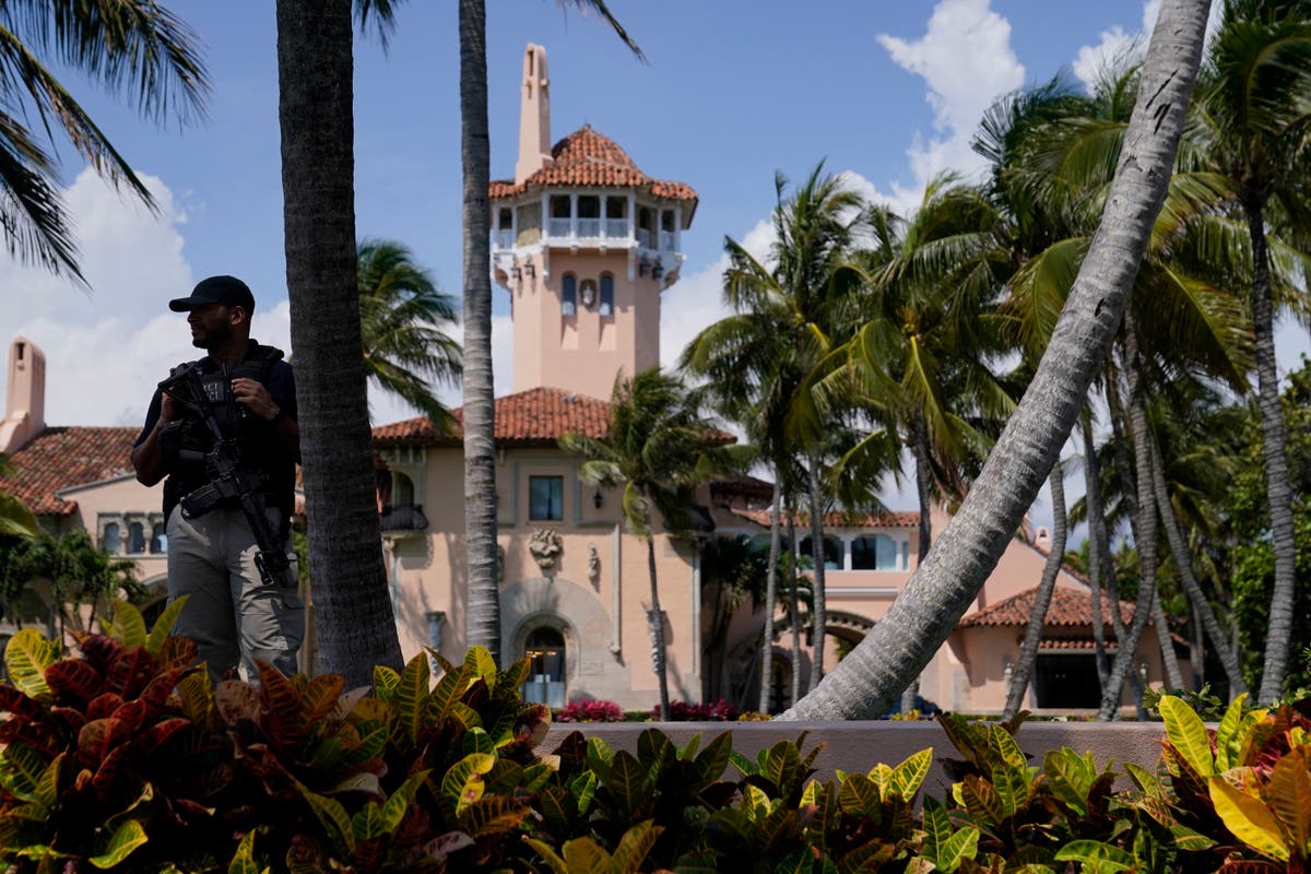 Trump investigators looking at pool worker who flooded Mar-a-Lago records room