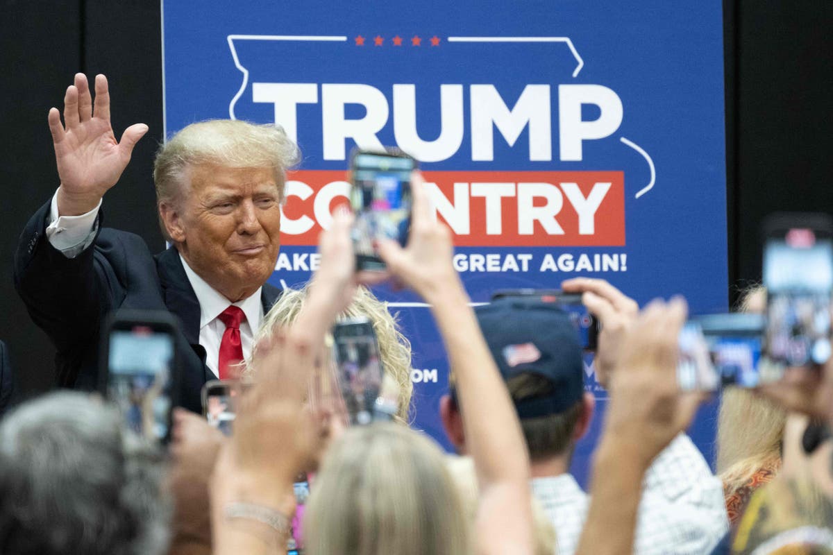 Prosecutors prepared to ask grand jury to indict Trump in classified docs case - live