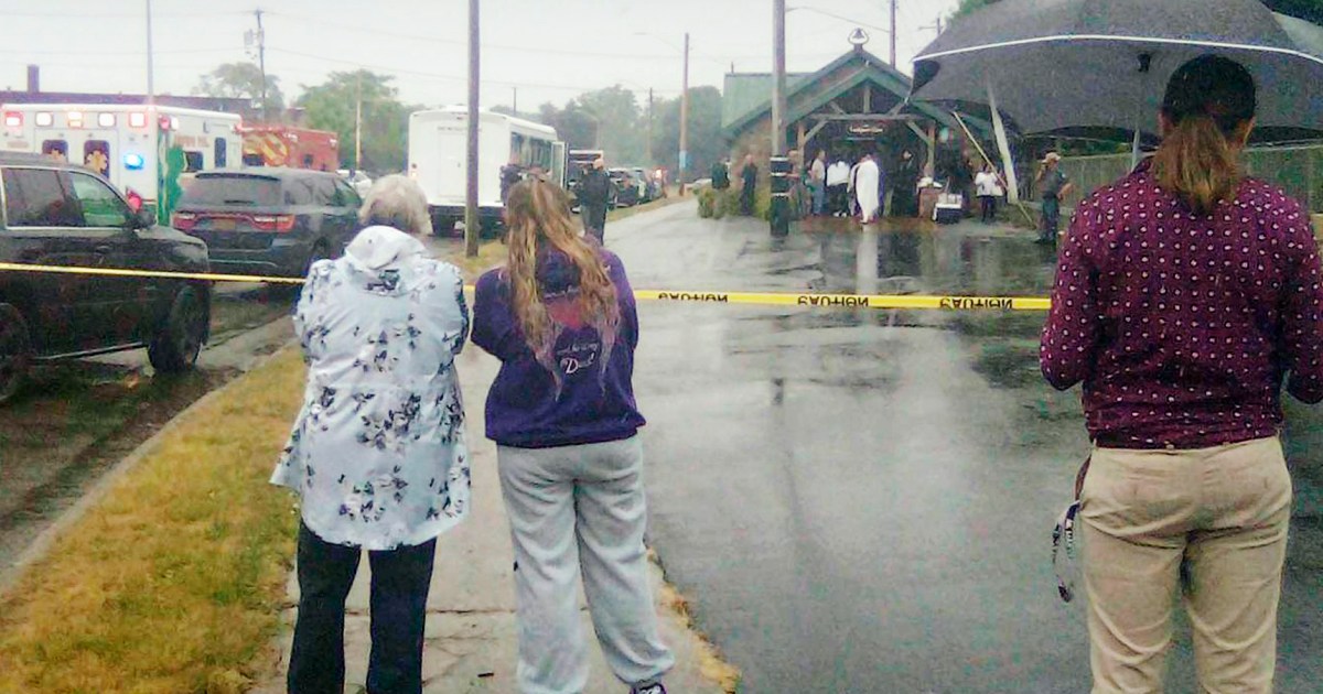 1 dead after boat capsizes at cave along the Erie Canal in New York