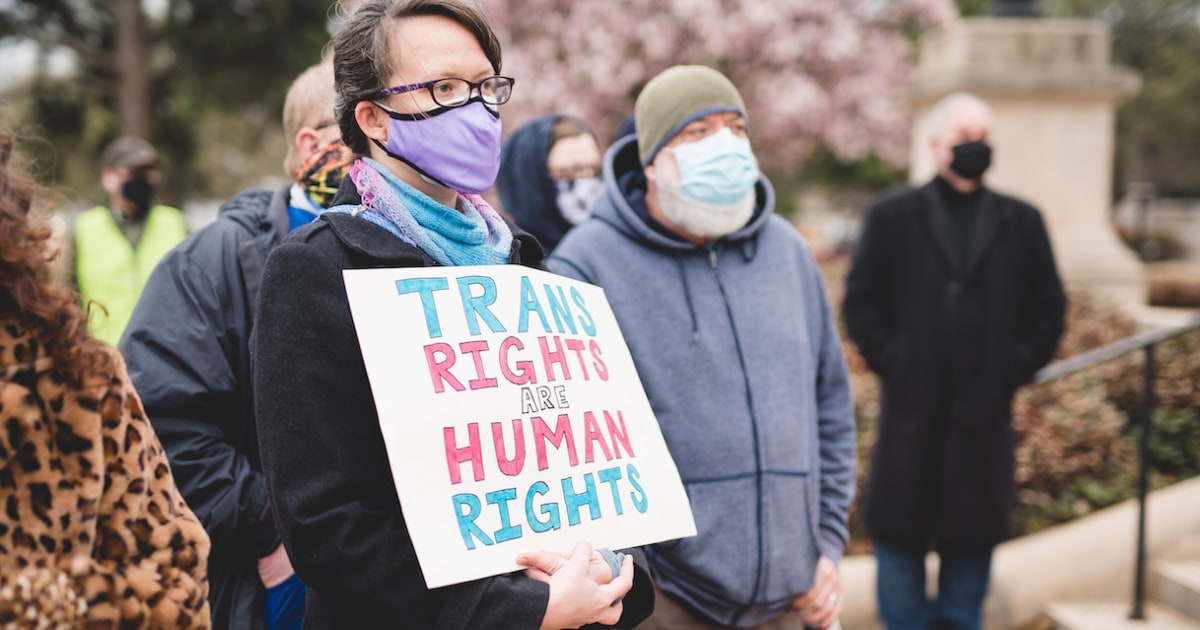 Judge strikes down Arkansas ban on transition care for minors