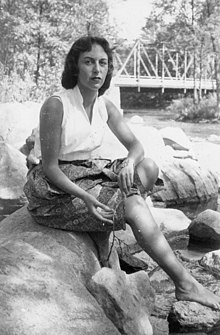 Beth Bentley Biography, Age, Height, Wife, Net Worth and Family