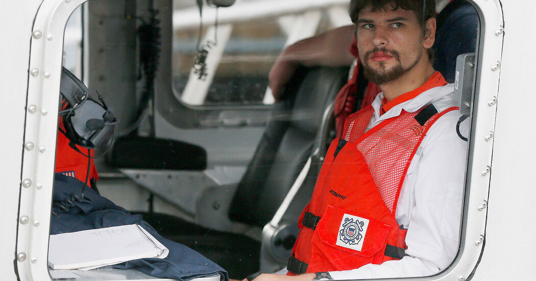 Man Charged With Killing Mother at Sea in Inheritance Scheme Dies in Jail