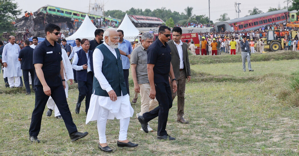 Modi Arrives at Scene of Train Crash That Killed Over 260 in India
