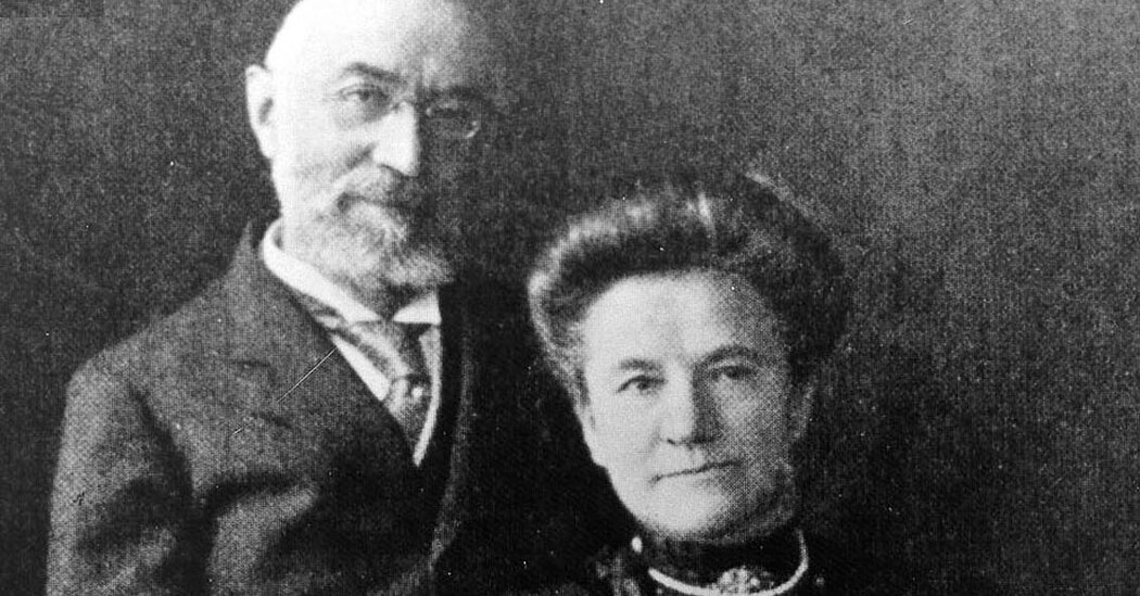 Submersible Pilot’s Spouse Is Descended From a Famous Titanic Couple