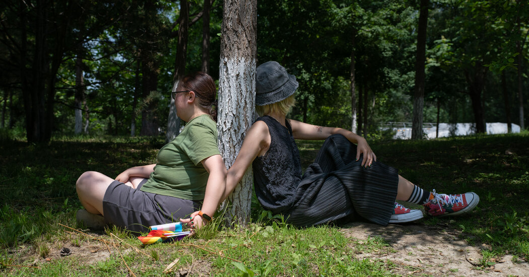 With Rainbow Flags, 2 Students Test China’s Shrinking L.G.B.T.Q. Space