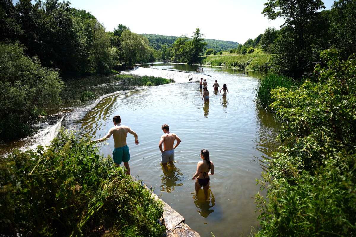 Met Office predicts 30C this weekend as weather warning issued