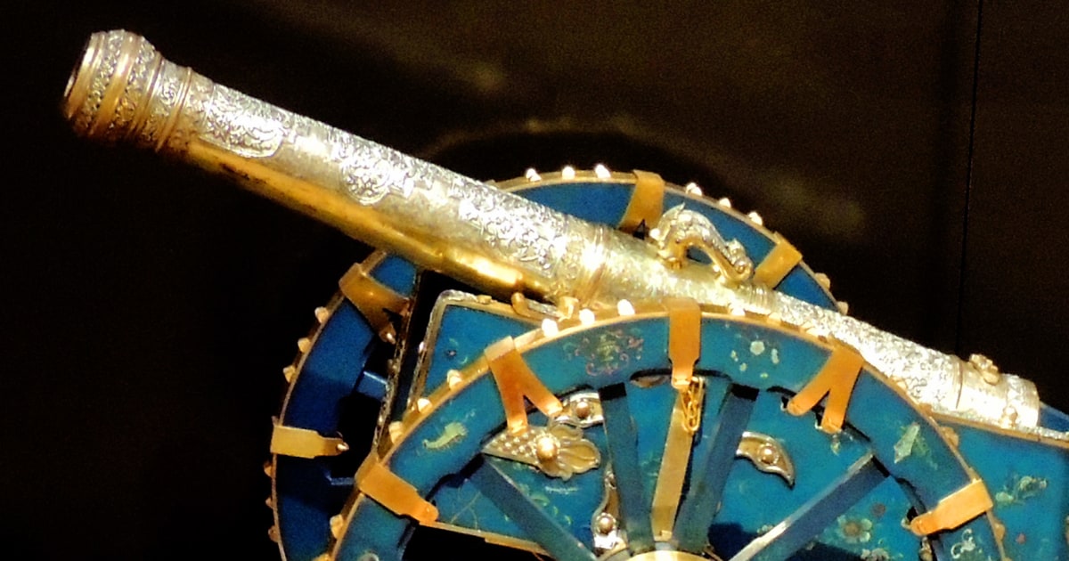 Dutch museums will return art and artifacts that were looted from Sri Lanka and Indonesia