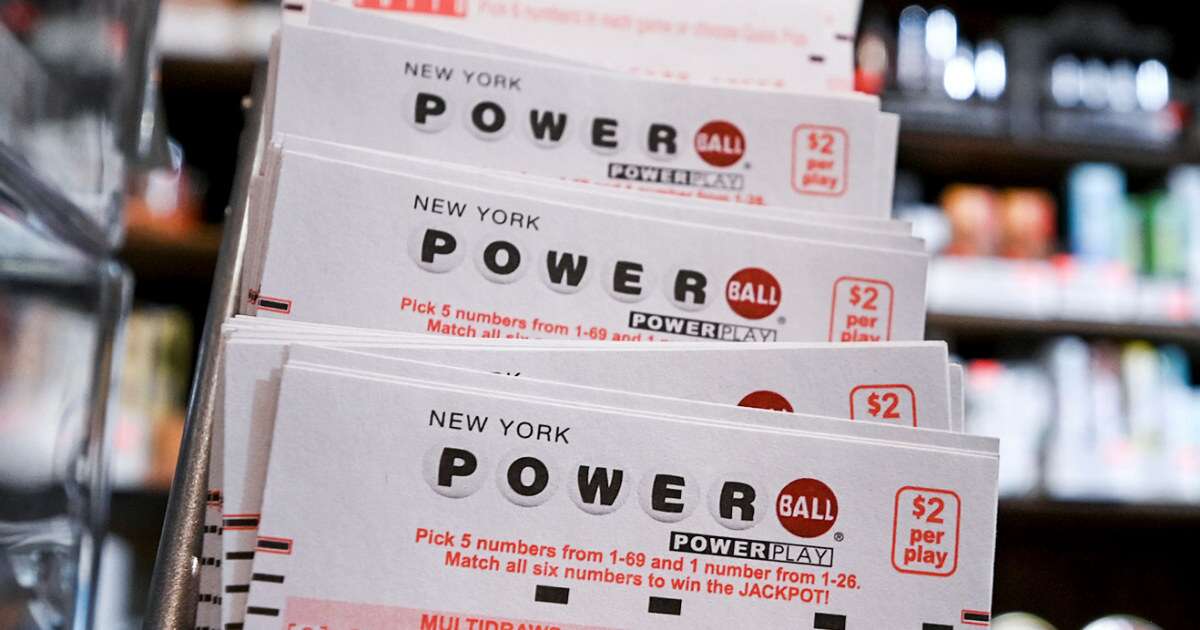 Powerball jackpot getting close to record territory with $900M prize