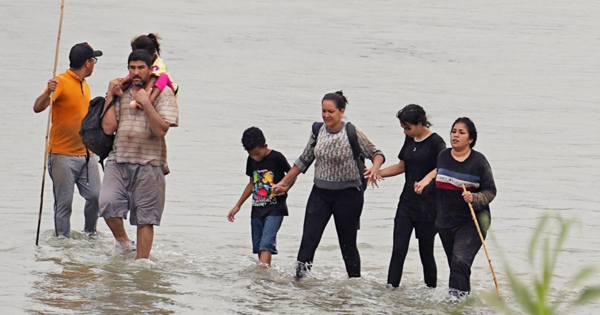 Number of migrant families with kids crossing U.S. border nearly triples