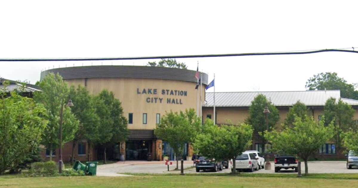 Eight dogs on way to K9 training facility die from heat-related illness after truck's AC unit fails