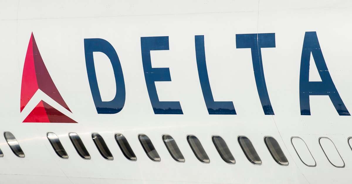 Family accuses Delta of negligence after drunken passenger allegedly groped mom and her teen daughter on a 9-hour flight
