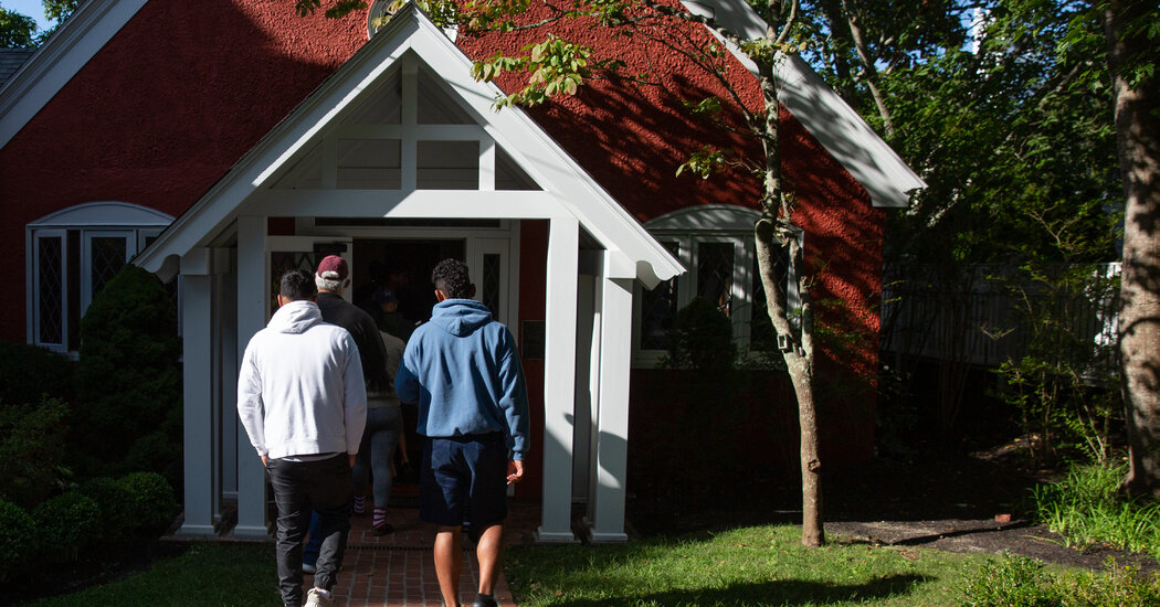 California Leaders Seek Federal Inquiry of Florida for Migrants Trips