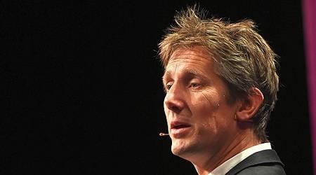 Edwin van der Sar Height, Weight, Age, Net Worth, Biography