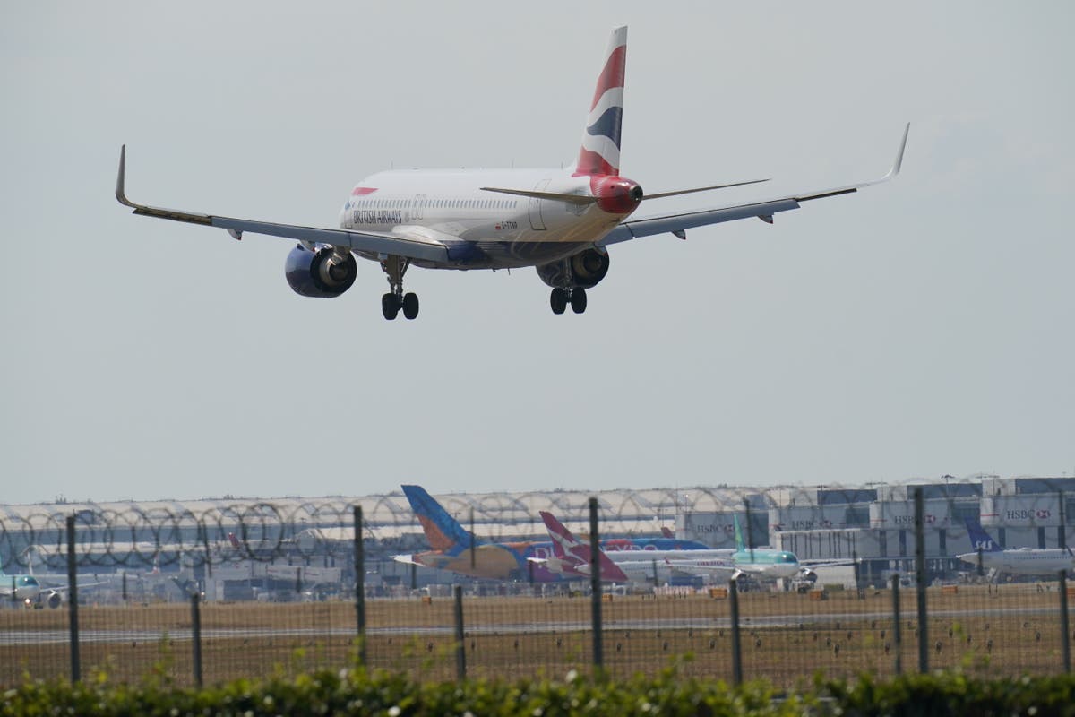 UK air traffic control failure as holidaymakers warned of long delays on bank holiday