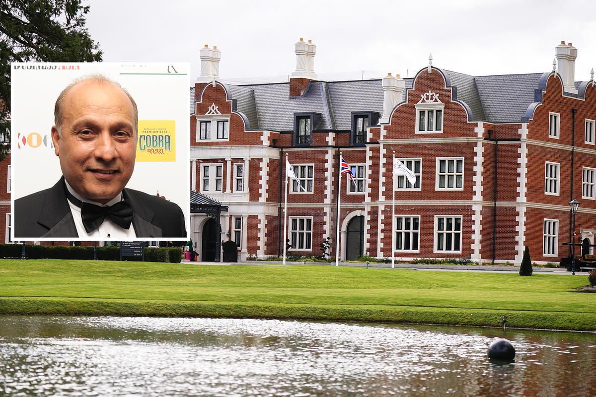Billionaire Tory donor ordered to demolish five-star hotel that hosted Brexit deal