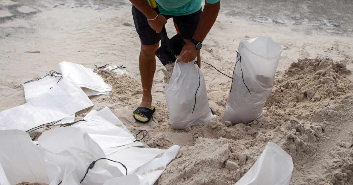 Fears over Florida immigration law as people brace for Hurricane Idalia