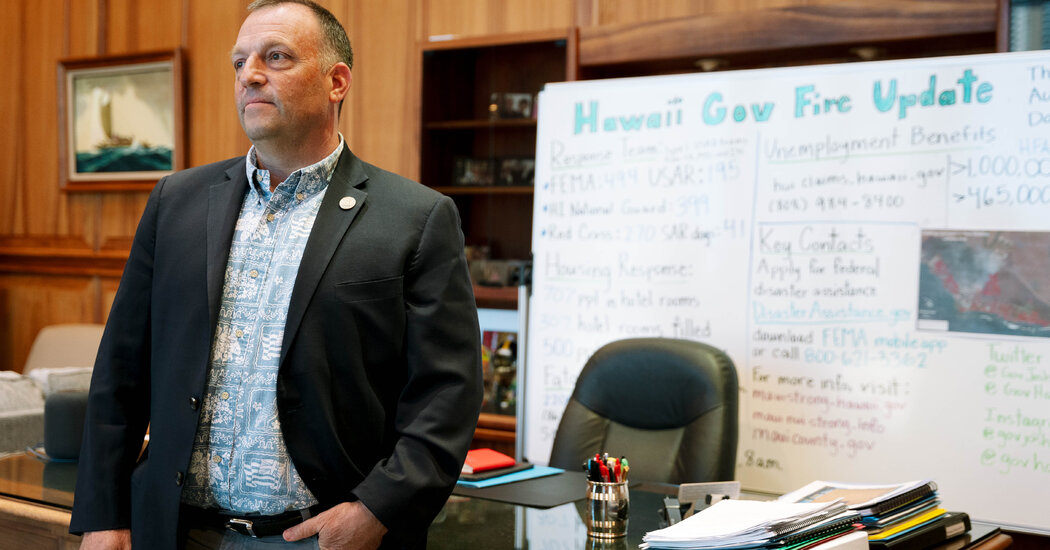 For Hawaii’s Governor, a Balancing Act With No Margin for Error