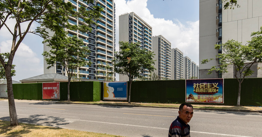 Mounting Losses Shake China’s Biggest Homebuilder