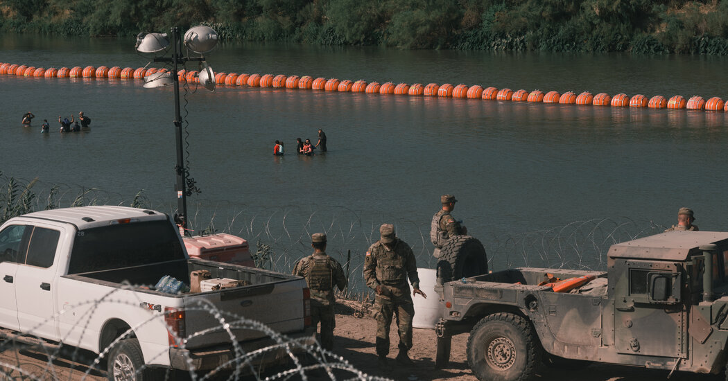 Support for Abbott’s Crackdown Is Waning on Texas Border