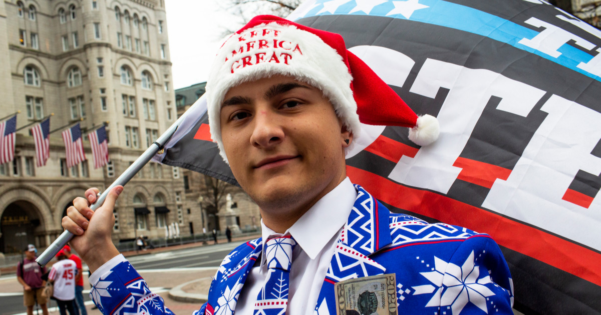 Trump campaign aide told police officers to 'go hang yourself' at Jan. 6 riot