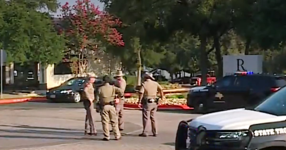 2 dead, 1 person critically hurt in shooting at Austin shopping center