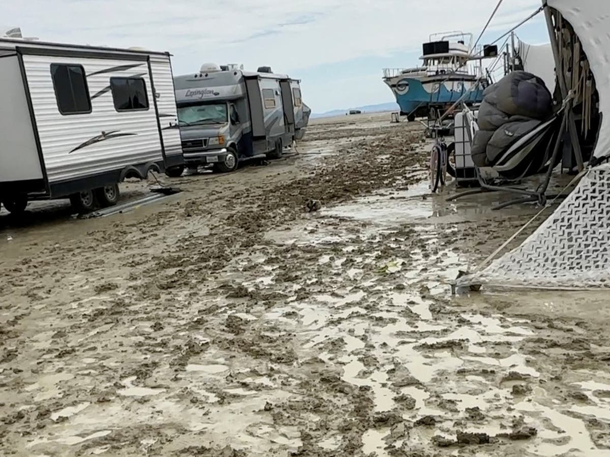 Burning Man live: One dead, thousands trapped in Nevada desert by flooding
